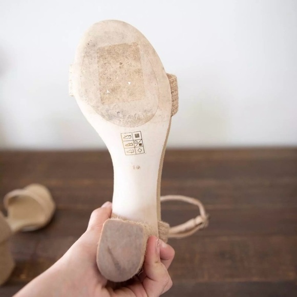 Jeffrey Campbell Tan Rowboat Ankle
Strap Sandal Sz 10 - Picture 6 of 7